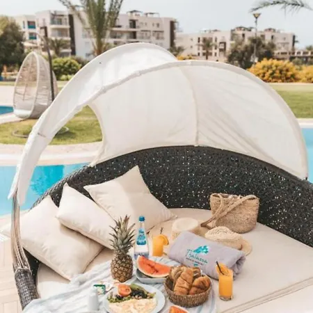 In Thalassa & Retreat