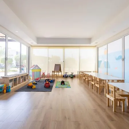 Spacious In Thalassa & Retreat *