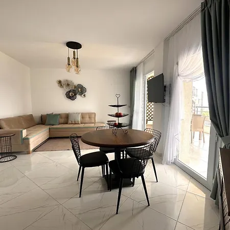 Apartment Spacious In Thalassa & Retreat