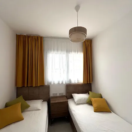Apartment Spacious In Thalassa & Retreat *