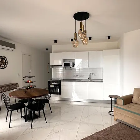 Spacious In Thalassa & Retreat Apartment