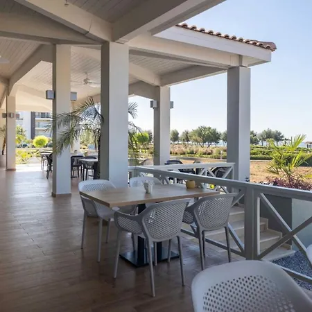 Spacious In Thalassa & Retreat 아파트