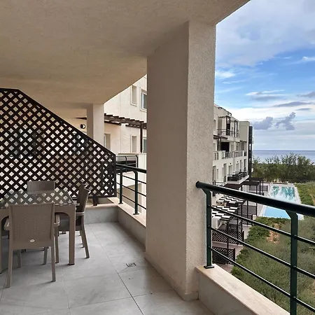 아파트 Spacious In Thalassa & Retreat